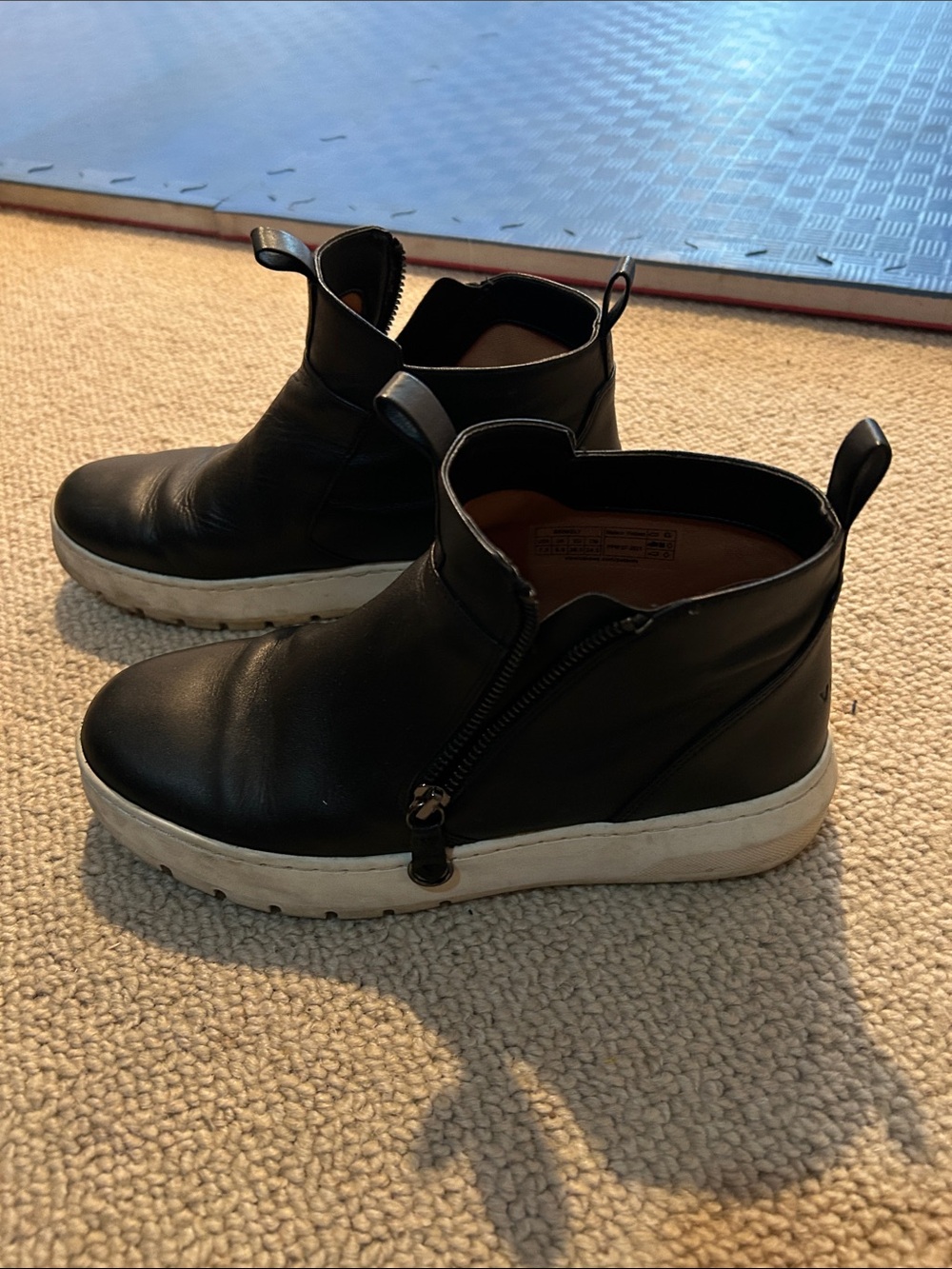Vionic women sneaker boots 7.5